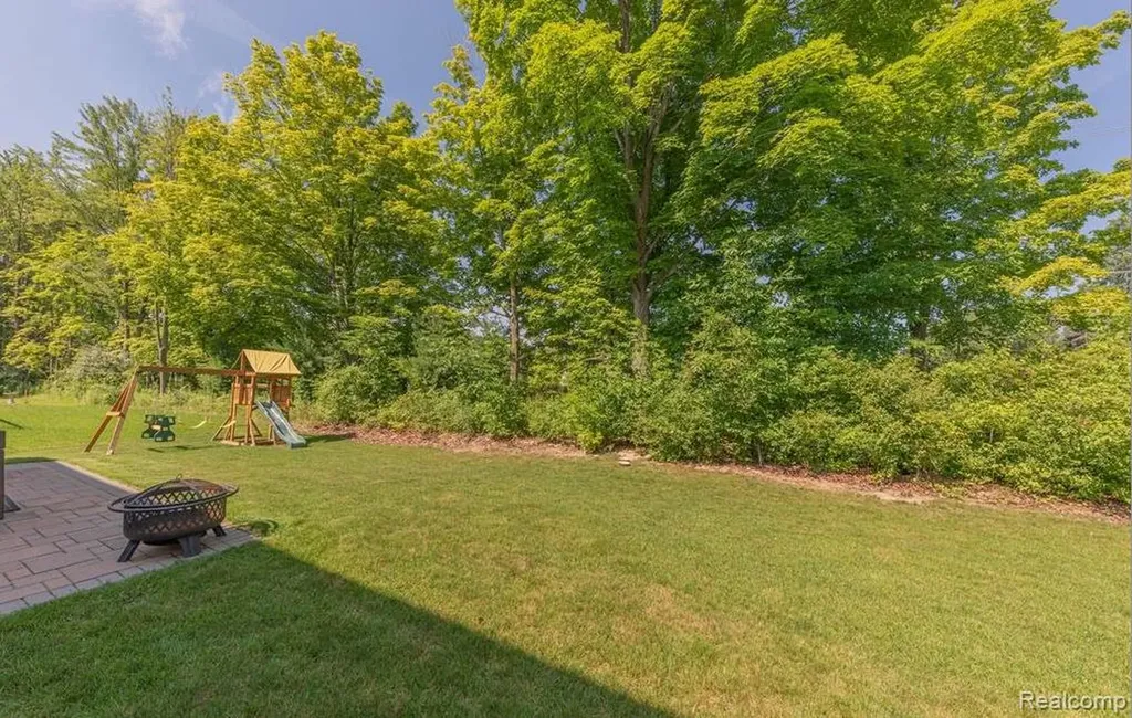 25811 Oberlin Boulevard Novi City MI 48374