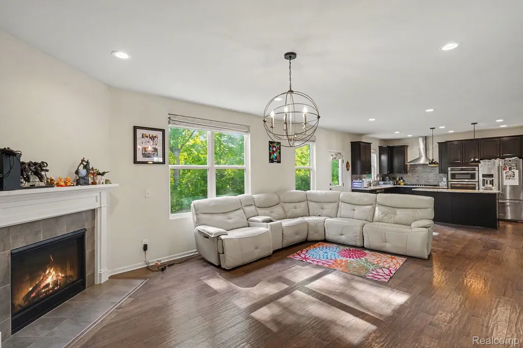 25811 Oberlin Boulevard Novi City MI 48374