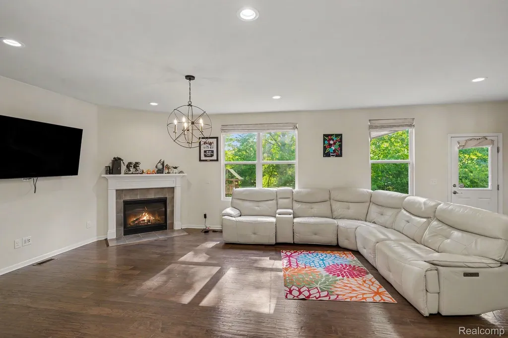 25811 Oberlin Boulevard Novi City MI 48374