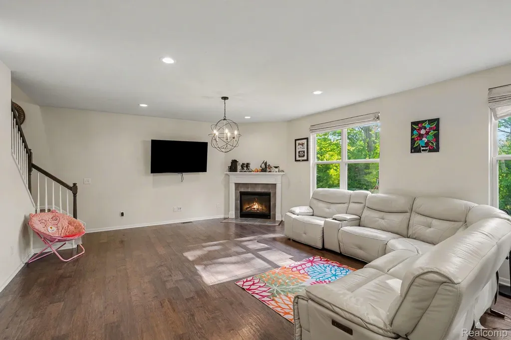 25811 Oberlin Boulevard Novi City MI 48374