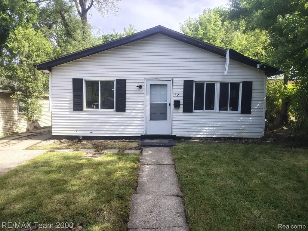 32 N Merrimac Street Pontiac City MI 48340