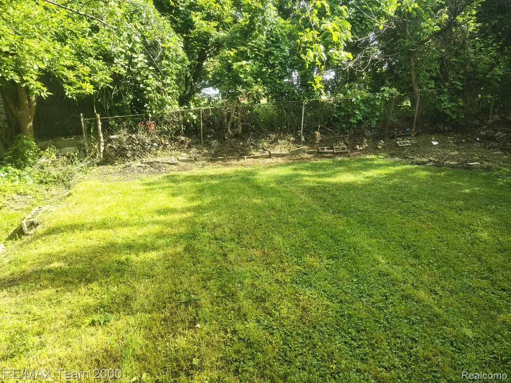 32 N Merrimac Street Pontiac City MI 48340