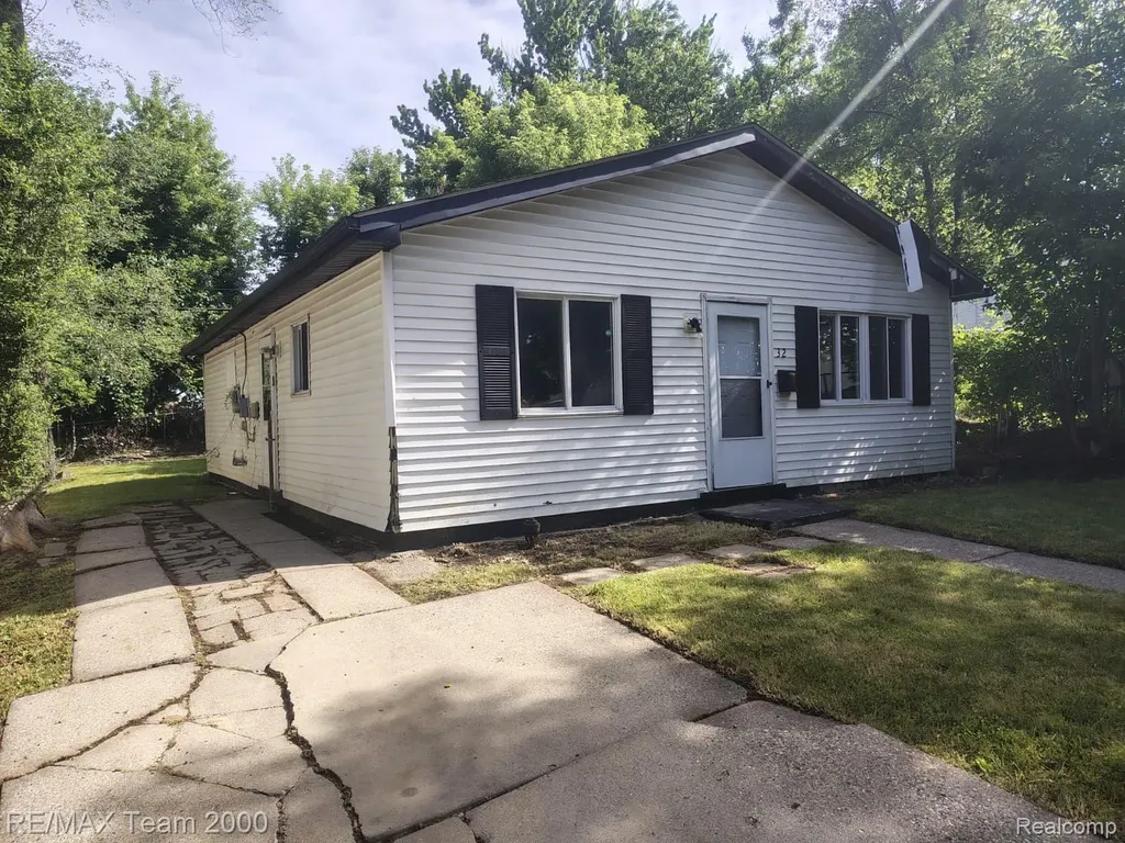32 N Merrimac Street Pontiac City MI 48340
