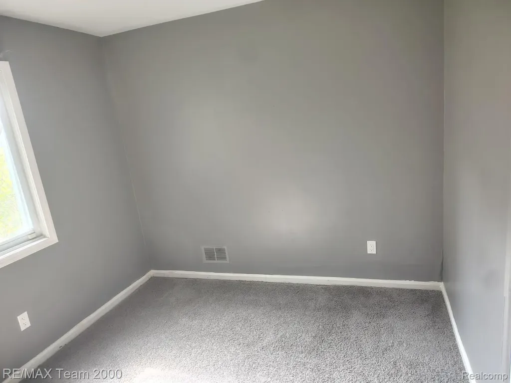32 N Merrimac Street Pontiac City MI 48340