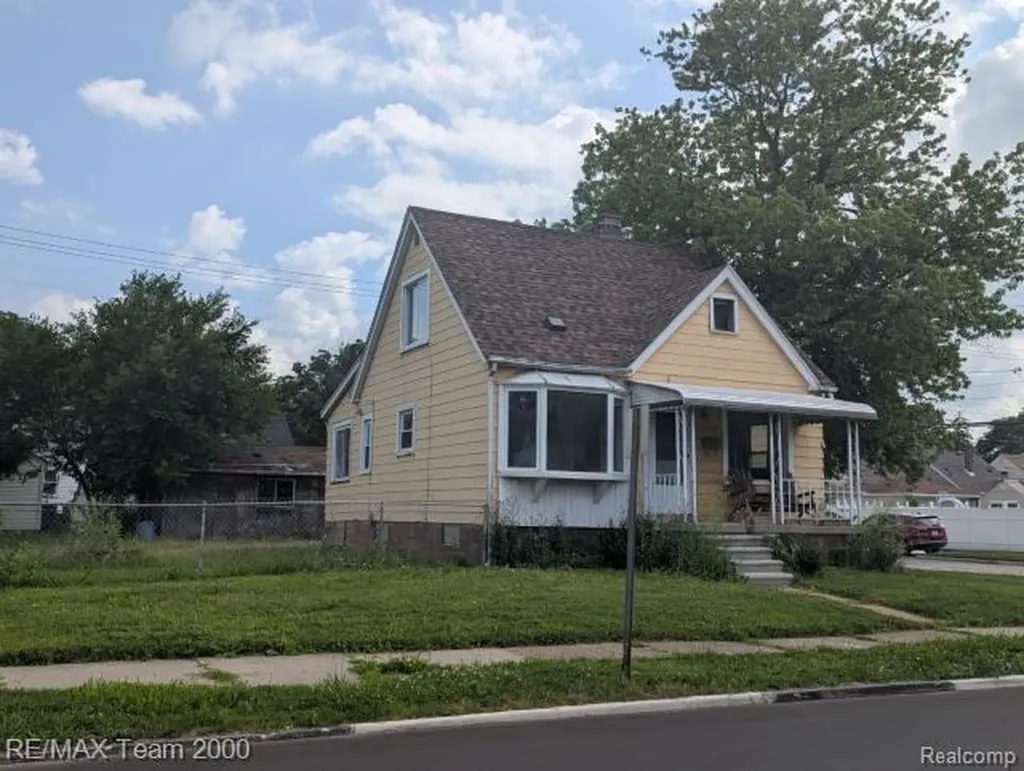 808 White Avenue Lincoln Park City MI 48146