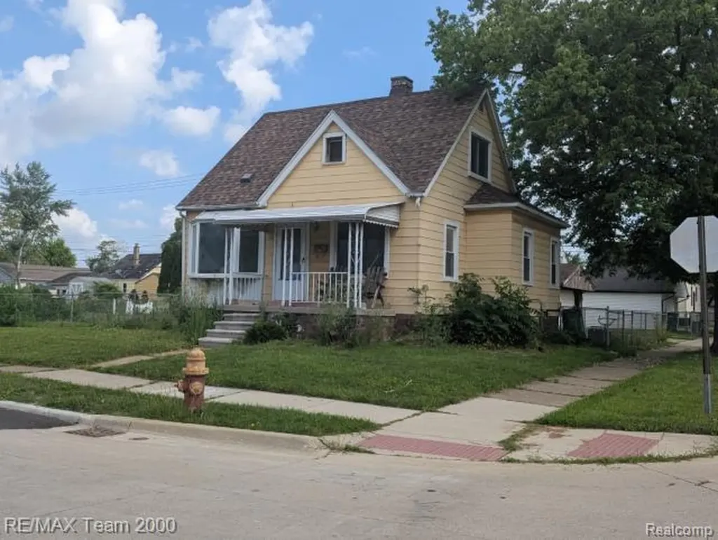 808 White Avenue Lincoln Park City MI 48146