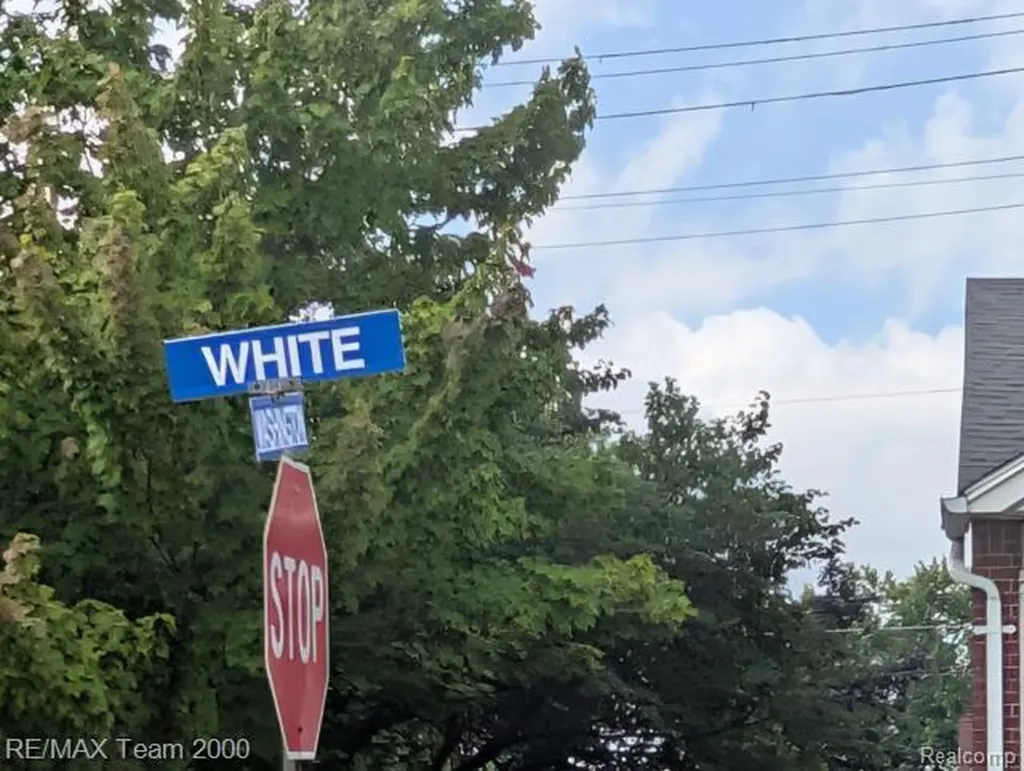 808 White Avenue Lincoln Park City MI 48146