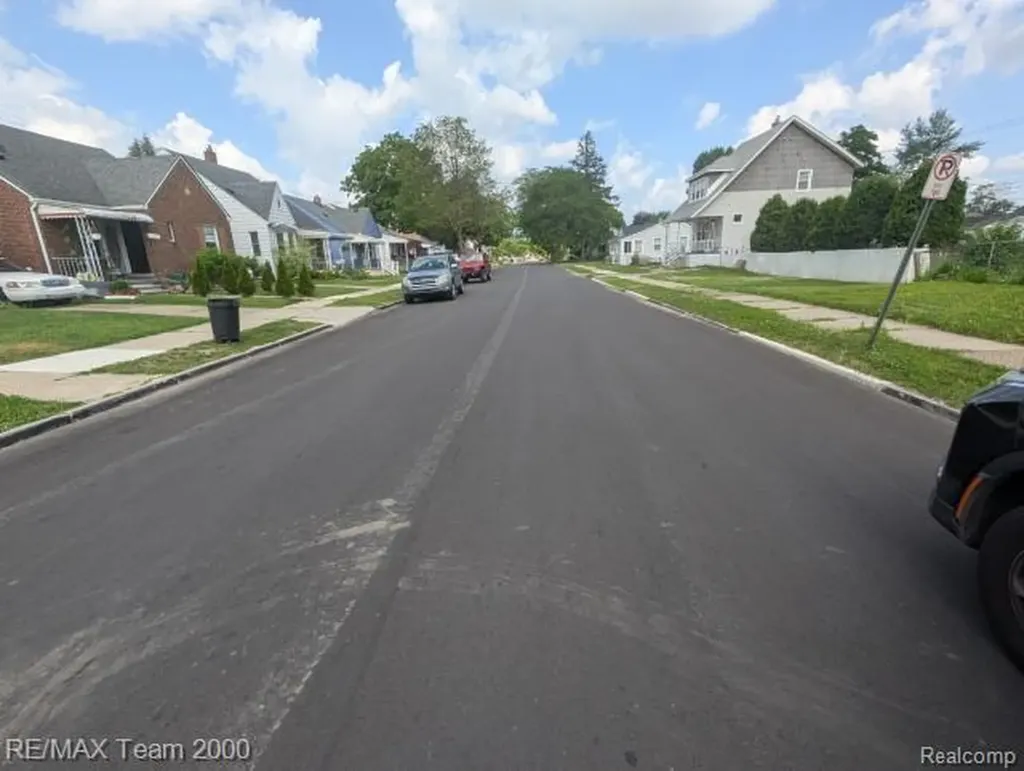 808 White Avenue Lincoln Park City MI 48146