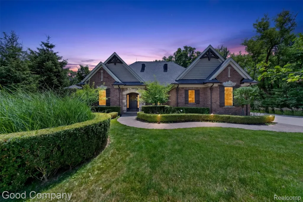 1946 Acorn Glen Rochester Hills City MI 48306