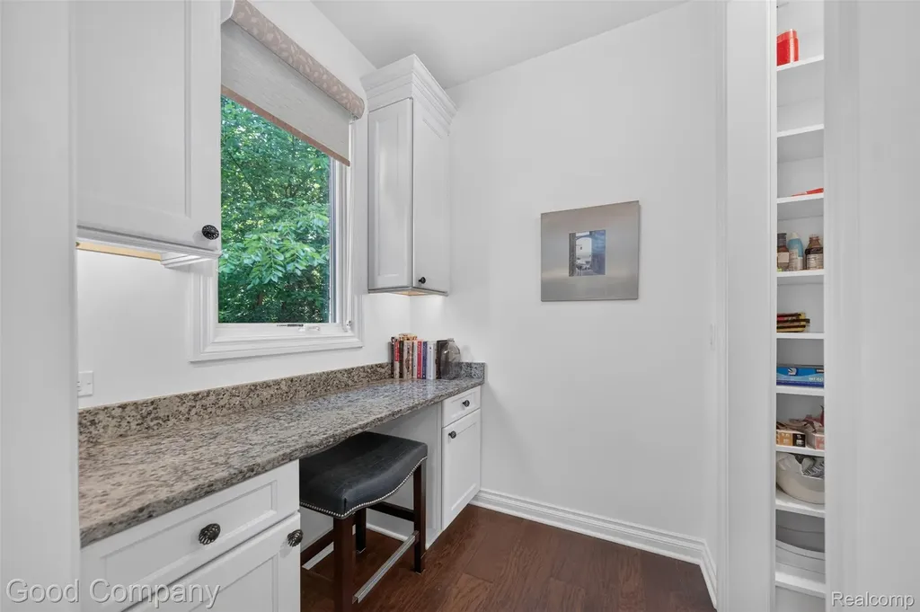 1946 Acorn Glen Rochester Hills City MI 48306