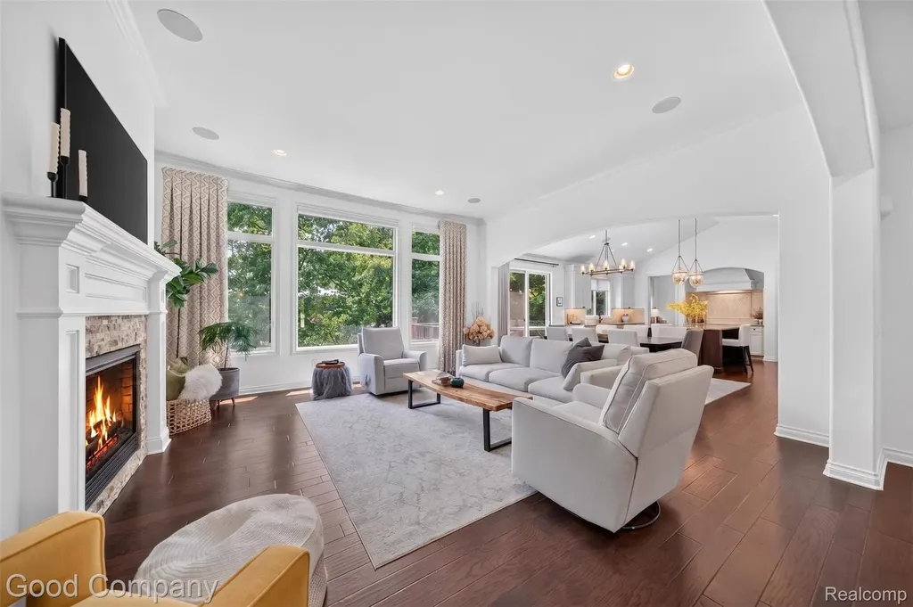 1946 Acorn Glen Rochester Hills City MI 48306