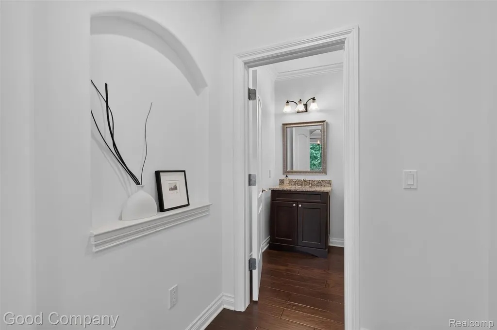 1946 Acorn Glen Rochester Hills City MI 48306