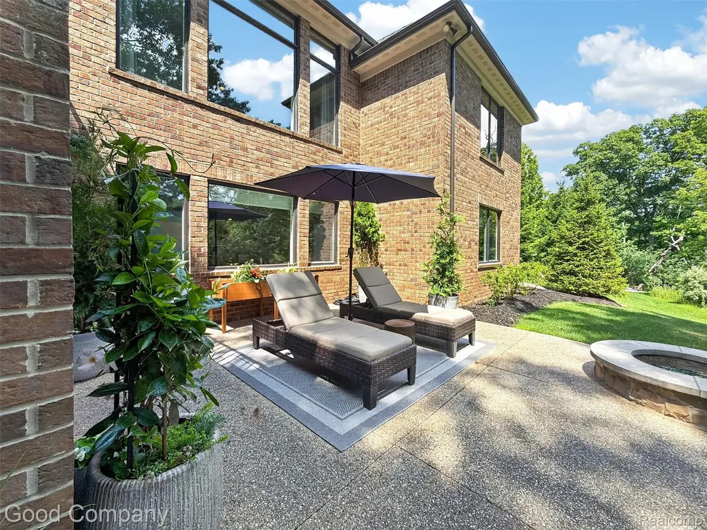 1946 Acorn Glen Rochester Hills City MI 48306