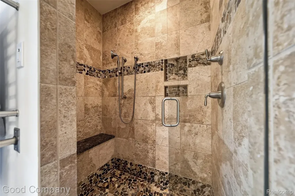 1946 Acorn Glen Rochester Hills City MI 48306