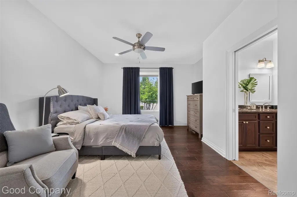 1946 Acorn Glen Rochester Hills City MI 48306
