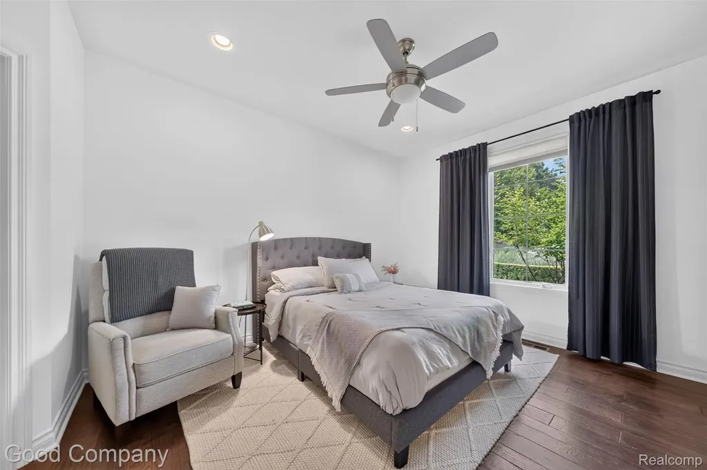 1946 Acorn Glen Rochester Hills City MI 48306