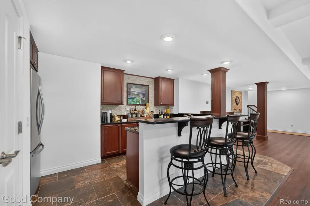 1946 Acorn Glen Rochester Hills City MI 48306