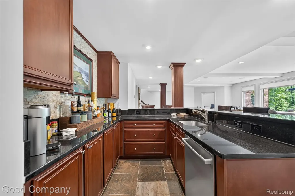 1946 Acorn Glen Rochester Hills City MI 48306