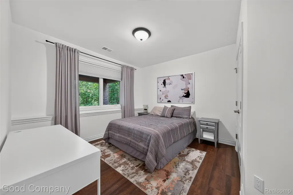 1946 Acorn Glen Rochester Hills City MI 48306