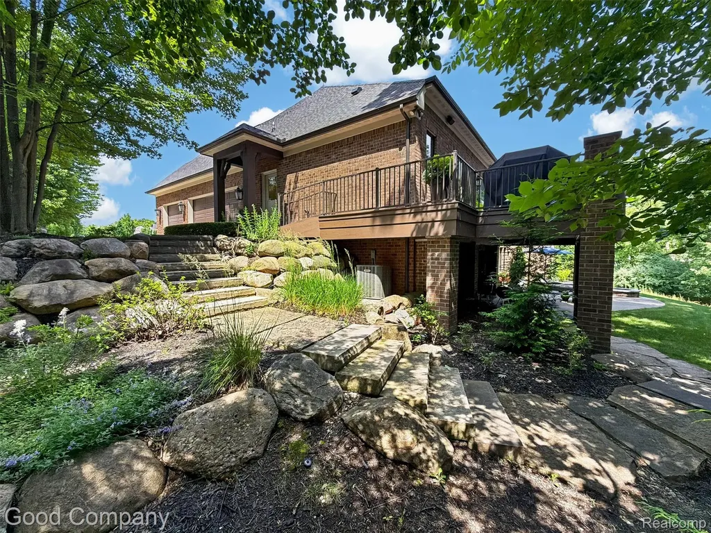 1946 Acorn Glen Rochester Hills City MI 48306
