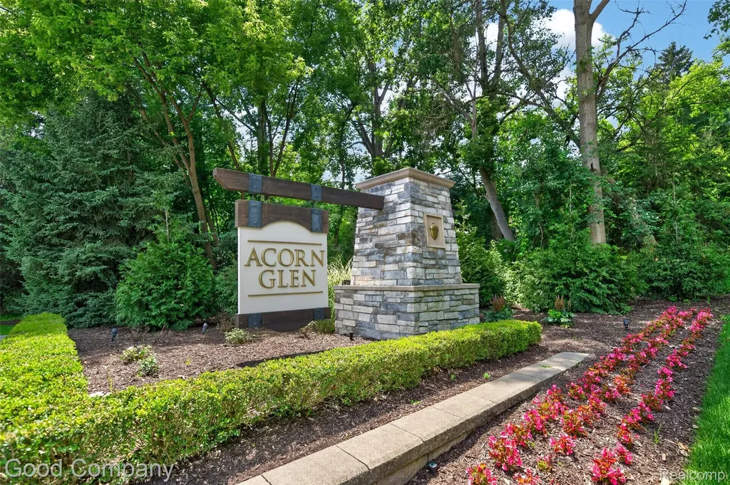 1946 Acorn Glen Rochester Hills City MI 48306