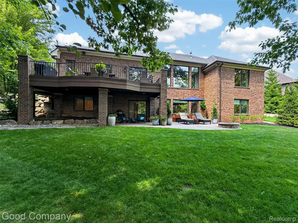 1946 Acorn Glen Rochester Hills City MI 48306