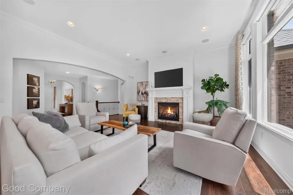 1946 Acorn Glen Rochester Hills City MI 48306
