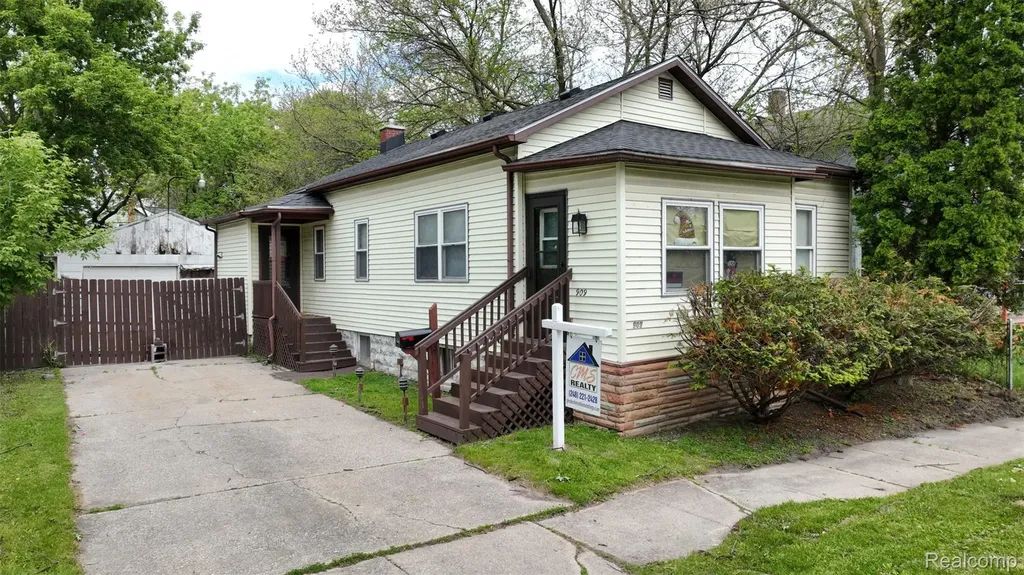 909 N Granger Street Saginaw City MI 48602