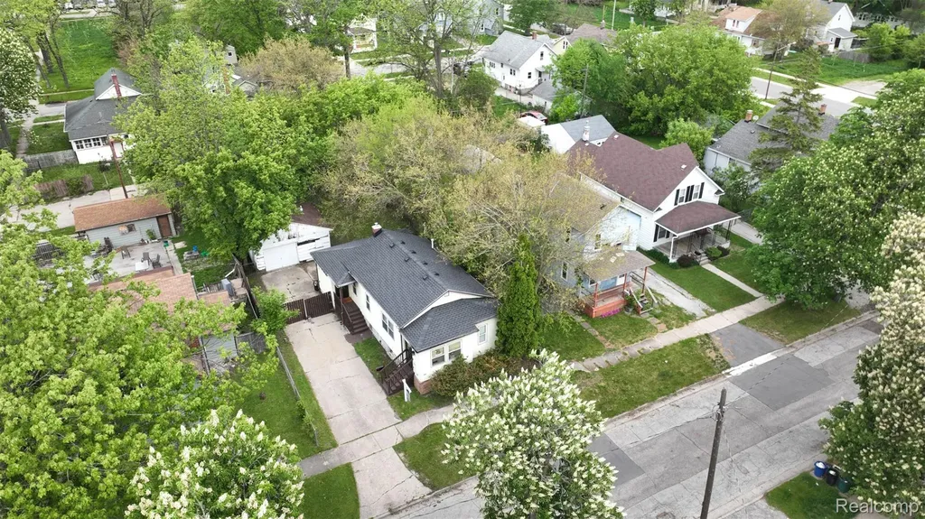 909 N Granger Street Saginaw City MI 48602