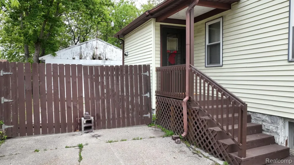 909 N Granger Street Saginaw City MI 48602