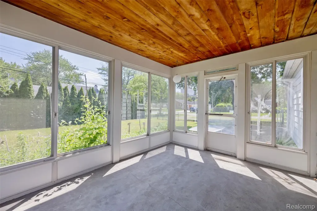 19455 Coral Gables Street Southfield City MI 48076