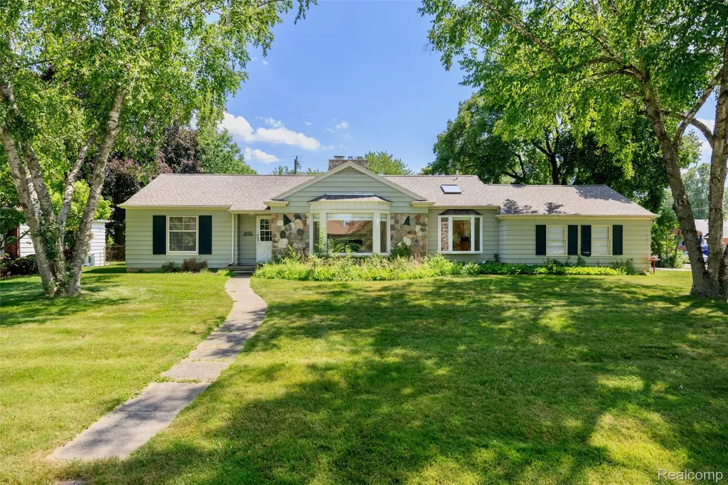 19455 Coral Gables Street Southfield City MI 48076