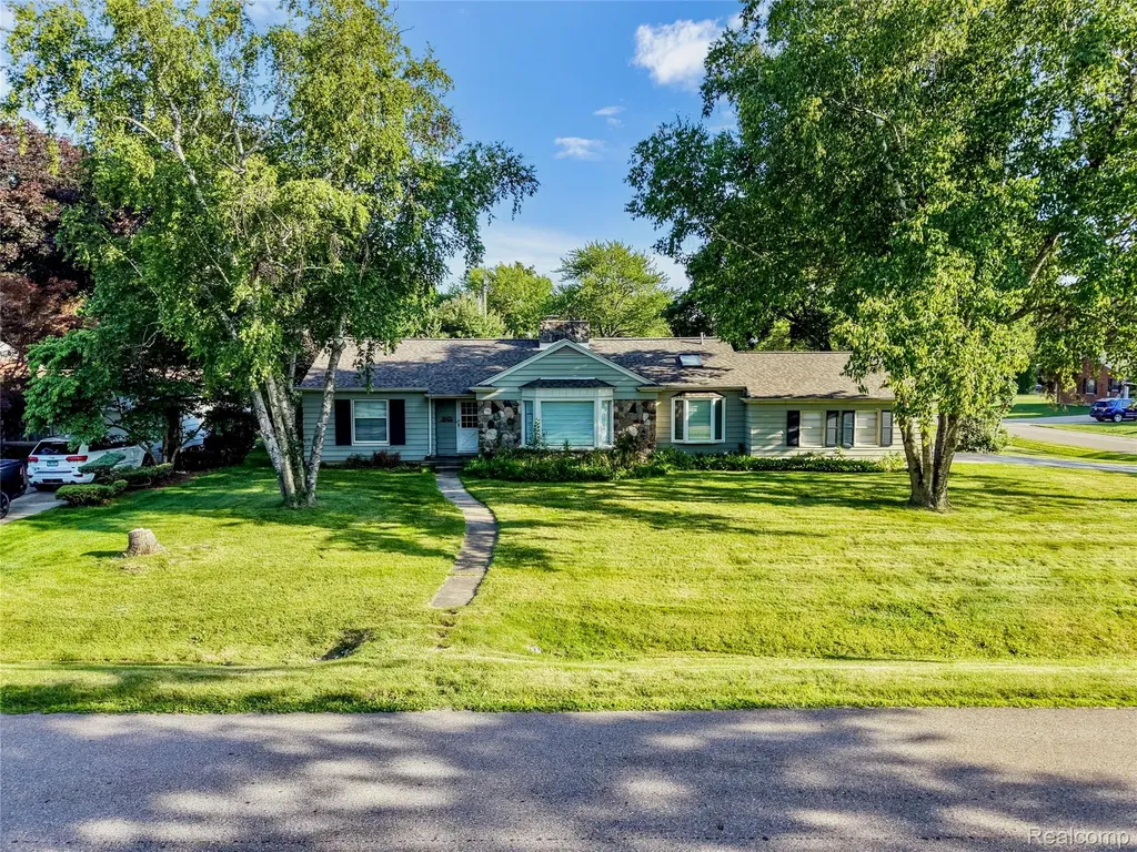 19455 Coral Gables Street Southfield City MI 48076