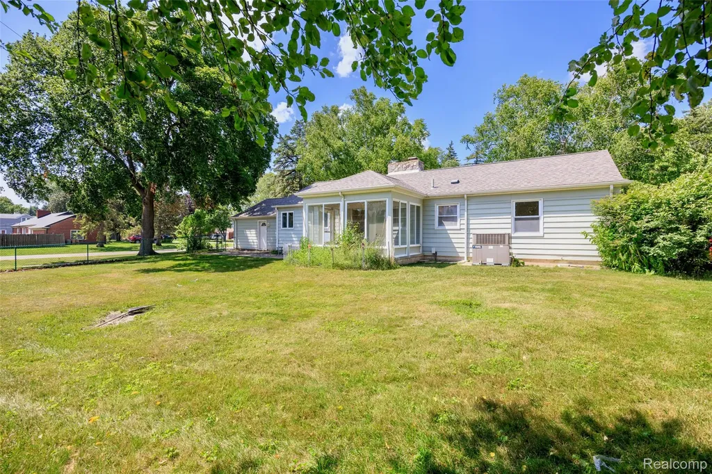 19455 Coral Gables Street Southfield City MI 48076