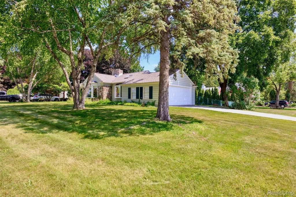19455 Coral Gables Street Southfield City MI 48076