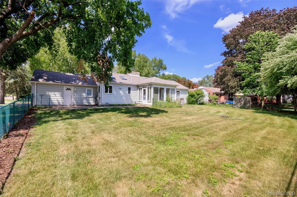 19455 Coral Gables Street Southfield City MI 48076
