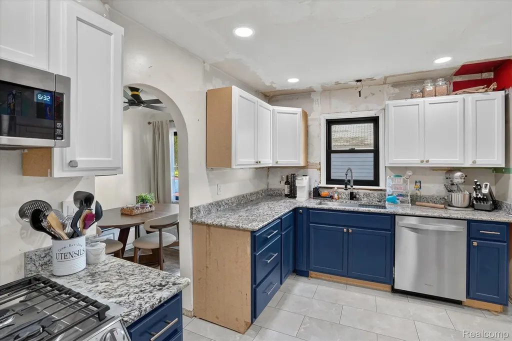 422 N Francis Avenue Lansing City MI 48912