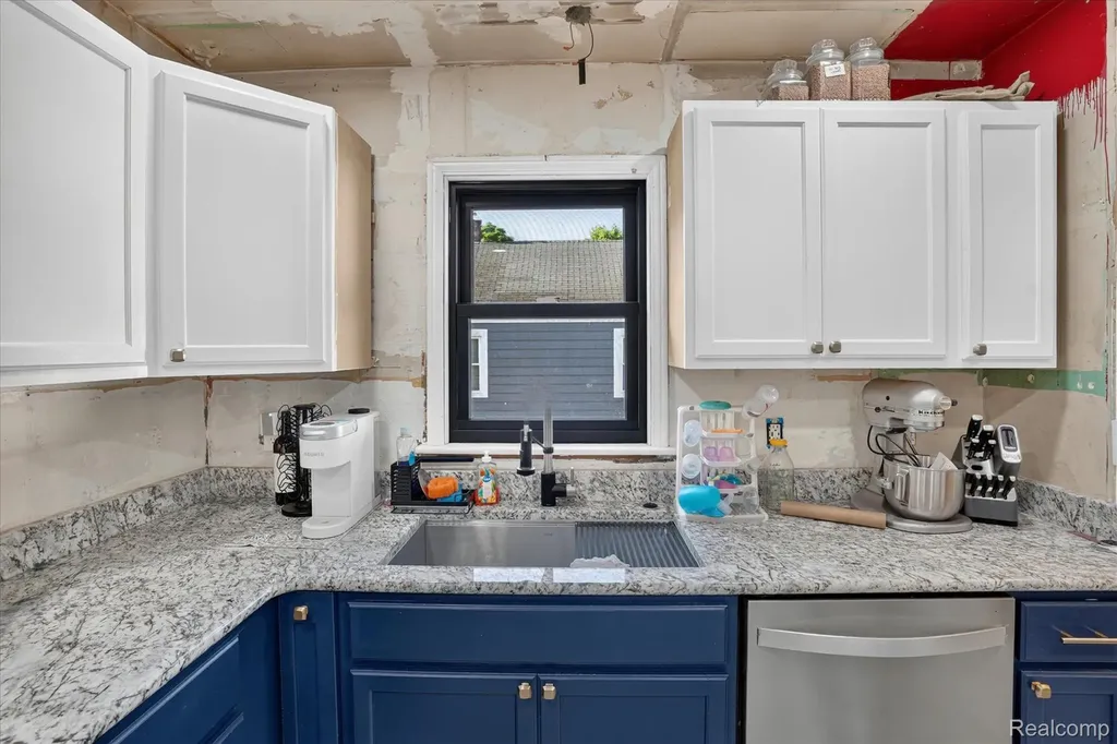 422 N Francis Avenue Lansing City MI 48912