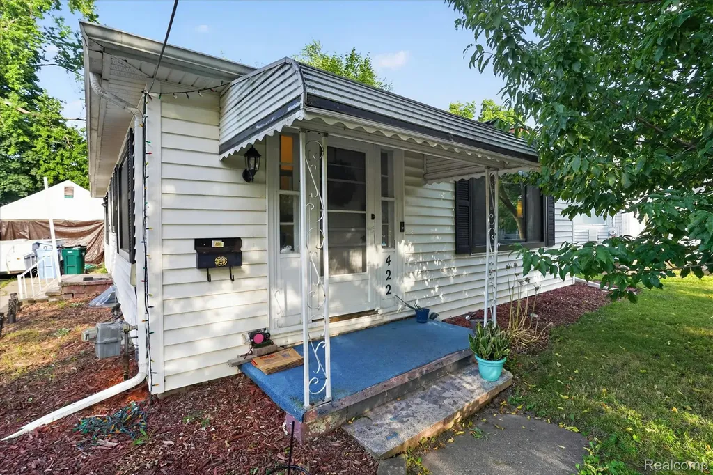 422 N Francis Avenue Lansing City MI 48912