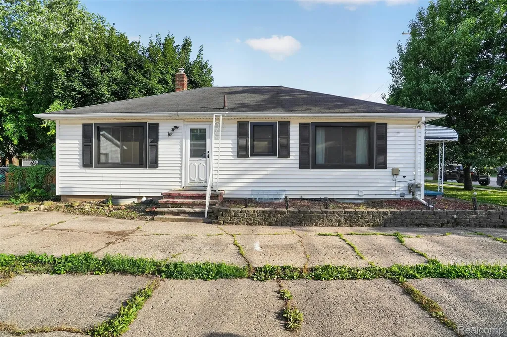 422 N Francis Avenue Lansing City MI 48912