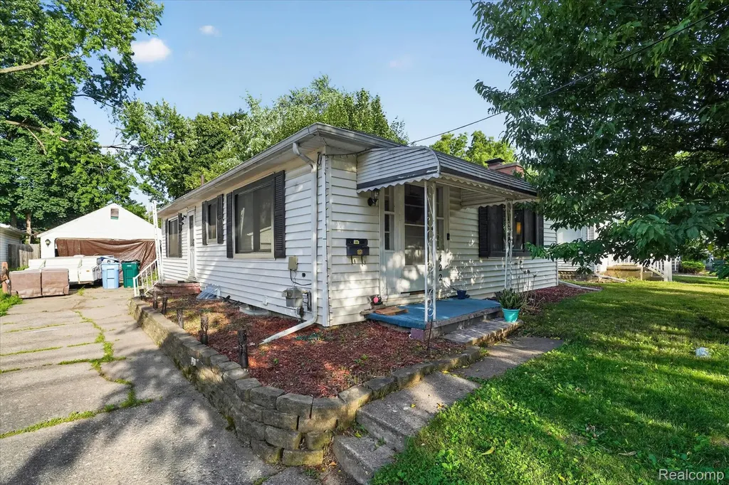 422 N Francis Avenue Lansing City MI 48912