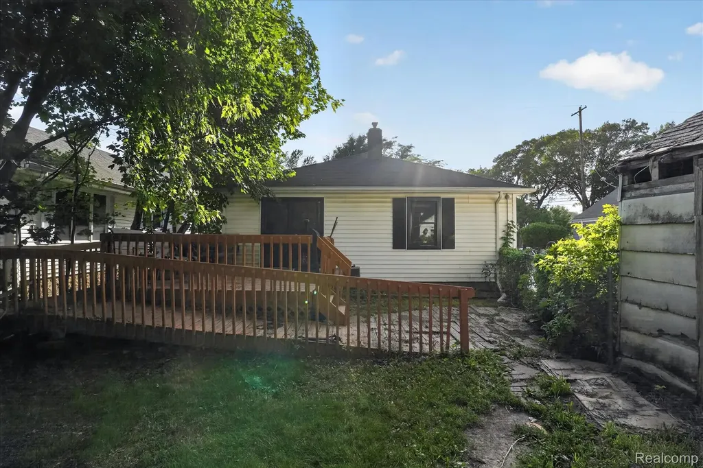 422 N Francis Avenue Lansing City MI 48912