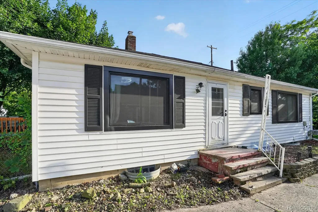 422 N Francis Avenue Lansing City MI 48912