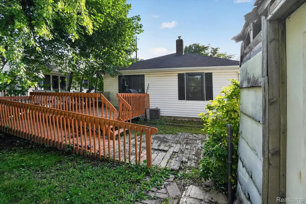 422 N Francis Avenue Lansing City MI 48912