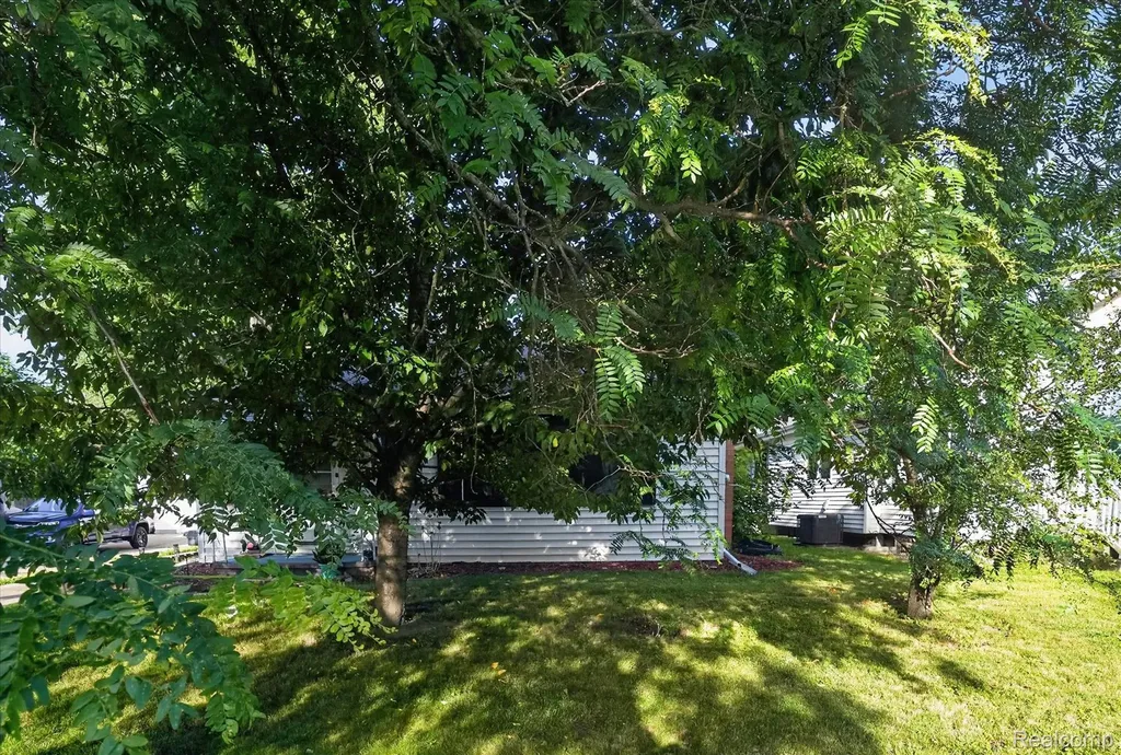 422 N Francis Avenue Lansing City MI 48912