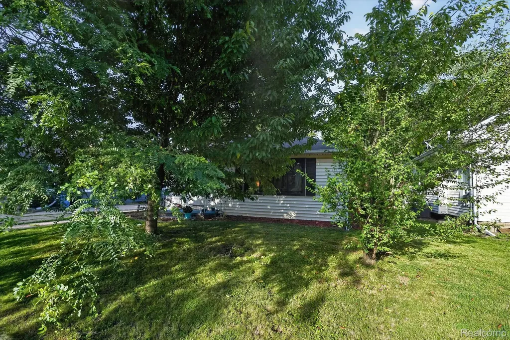 422 N Francis Avenue Lansing City MI 48912