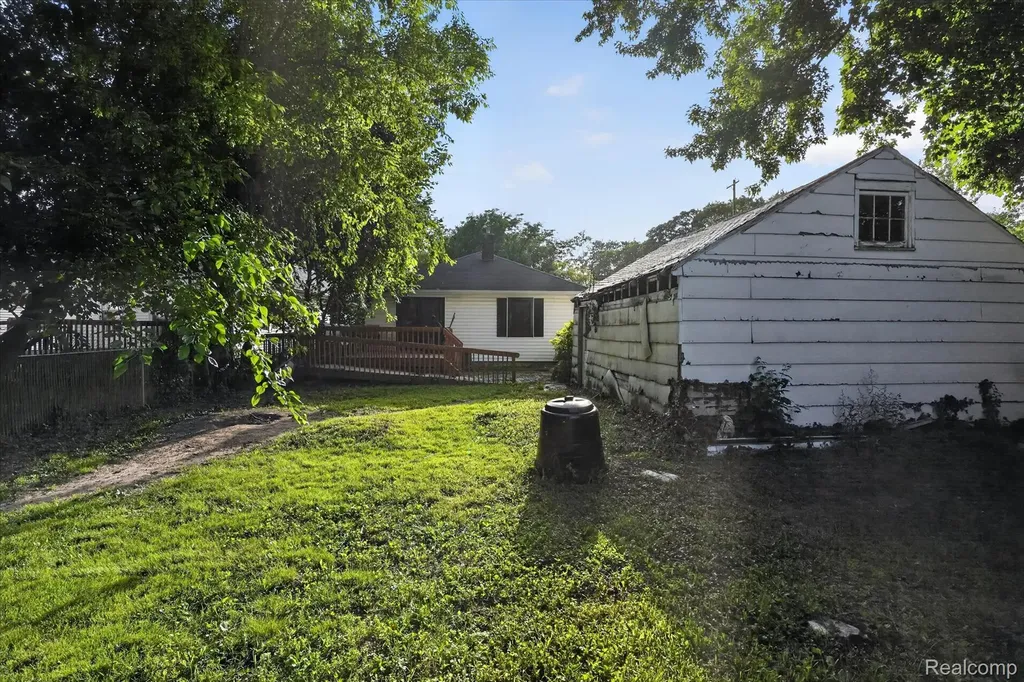 422 N Francis Avenue Lansing City MI 48912