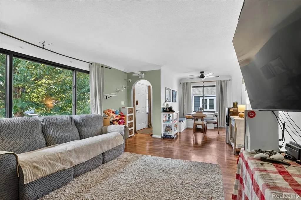 422 N Francis Avenue Lansing City MI 48912