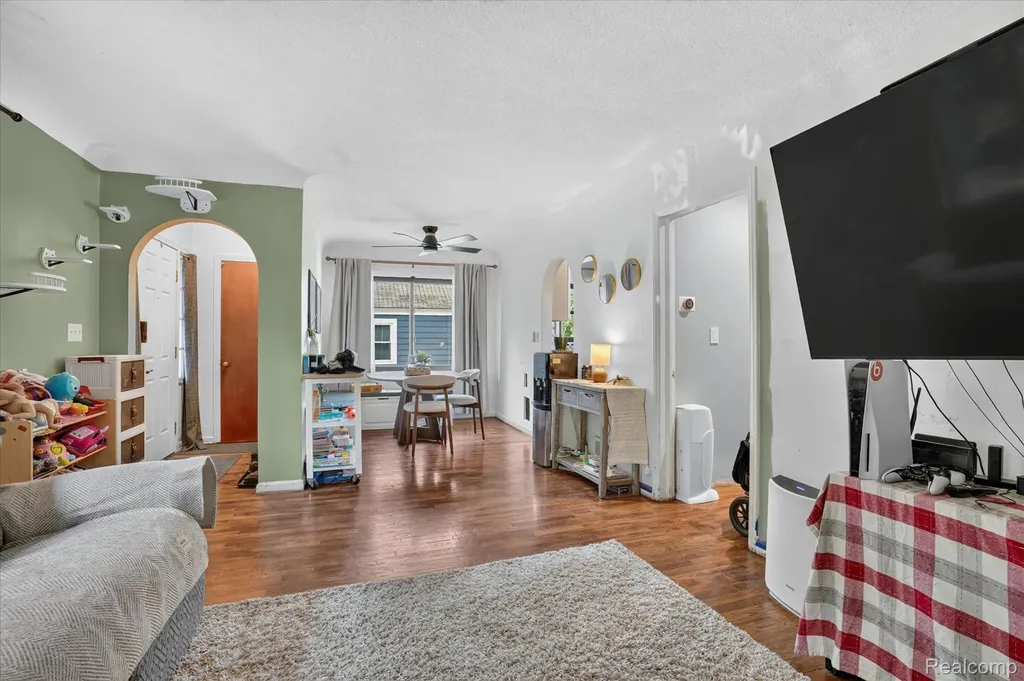 422 N Francis Avenue Lansing City MI 48912