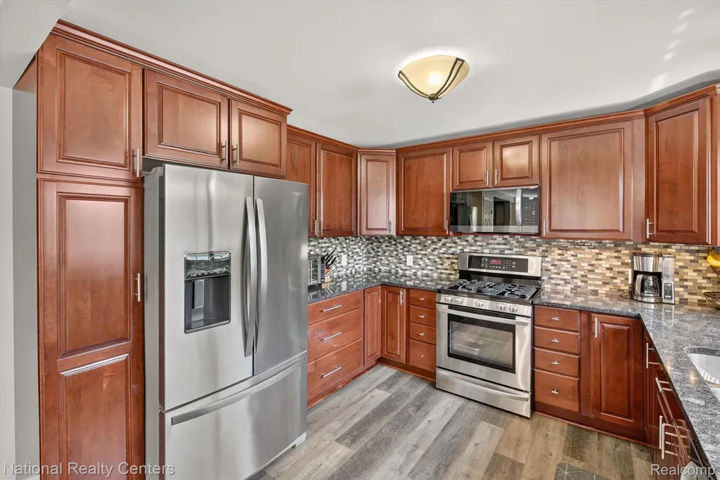 22523 Sheridan Street Dearborn City MI 48128